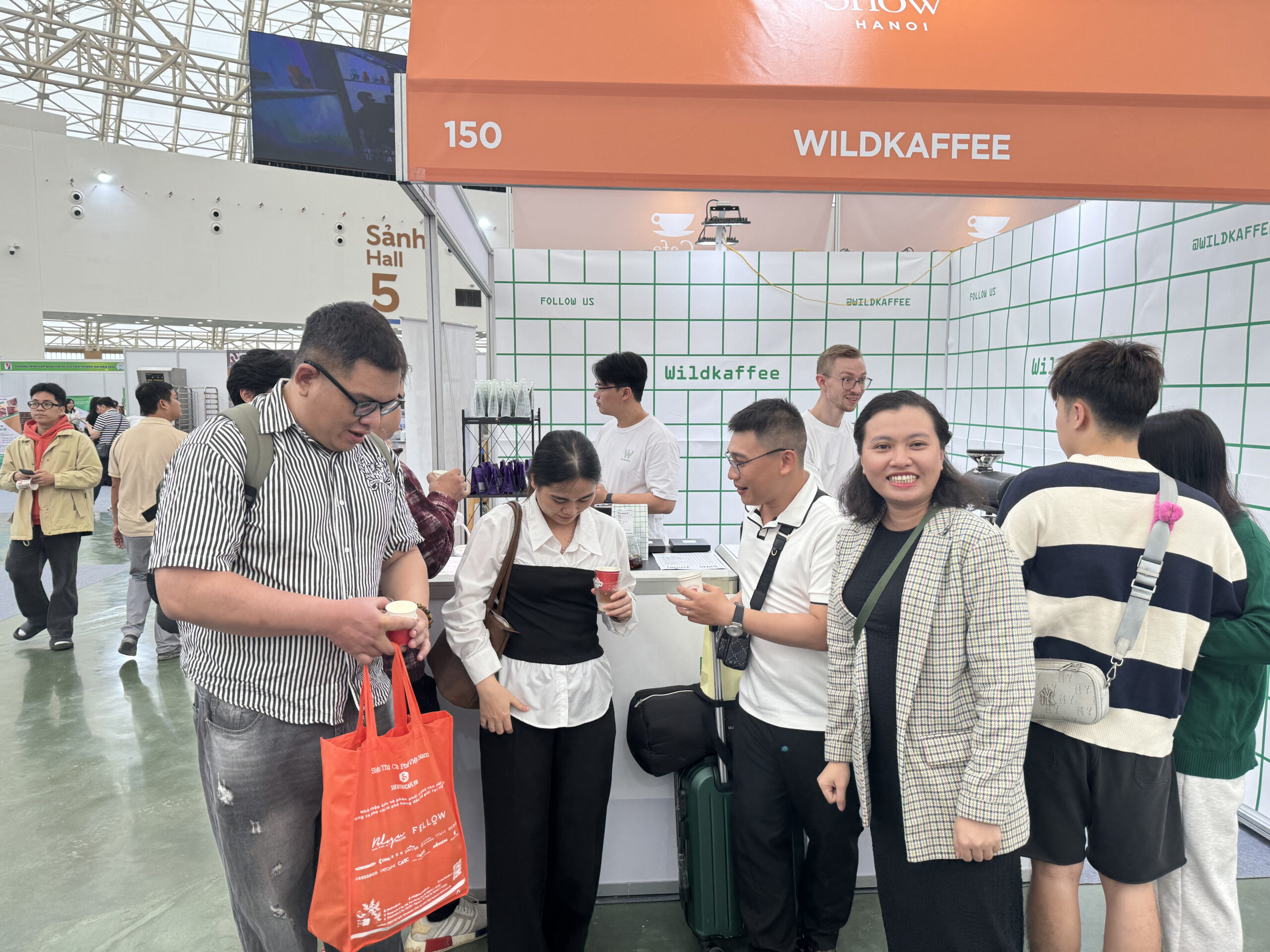 Trải nghiệm sản phẩm của các gian hàng khác