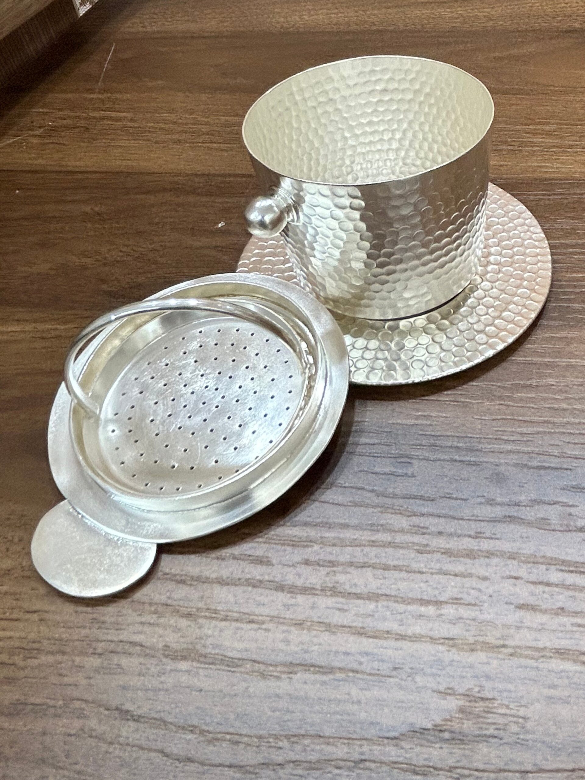 Hướng dẫn vệ sinh phin cà phê đồng mạ bạc